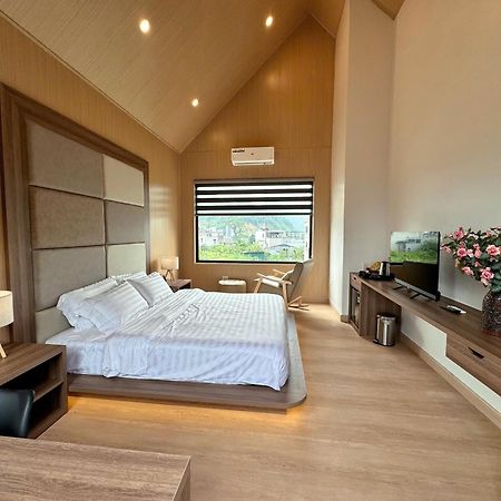 Odyssey Hostel, Tours & Motorbikes Rental Ha Giang Buitenkant foto