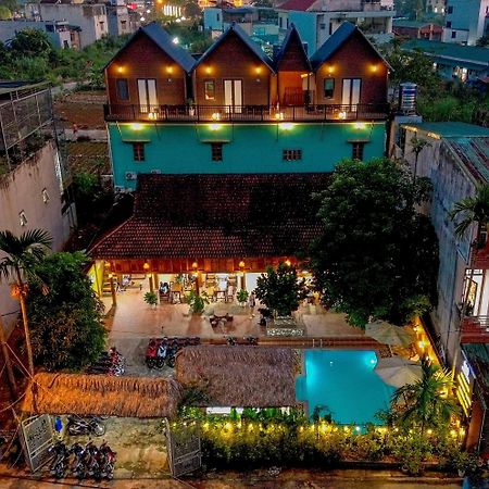 Odyssey Hostel, Tours & Motorbikes Rental Ha Giang Buitenkant foto