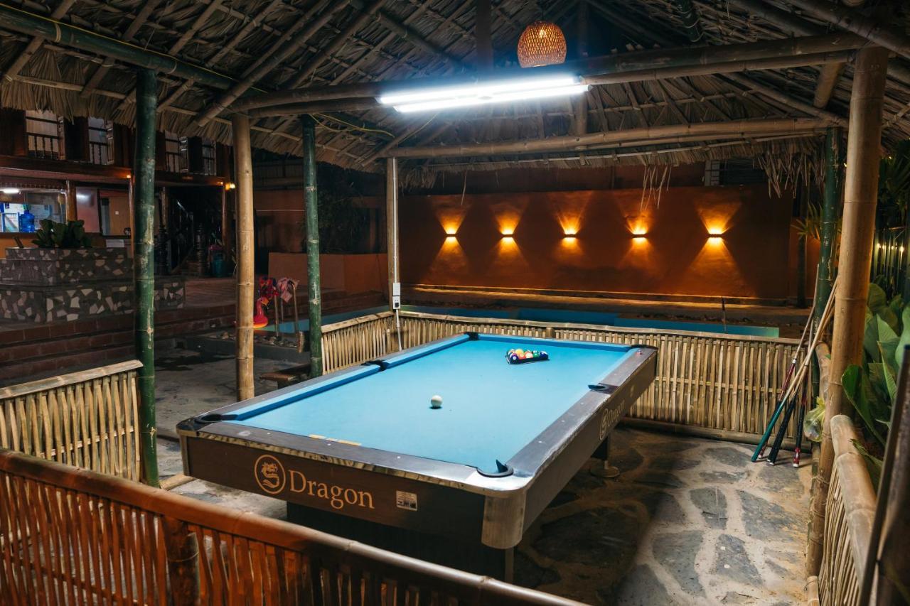 Odyssey Hostel, Tours & Motorbikes Rental Ha Giang Buitenkant foto