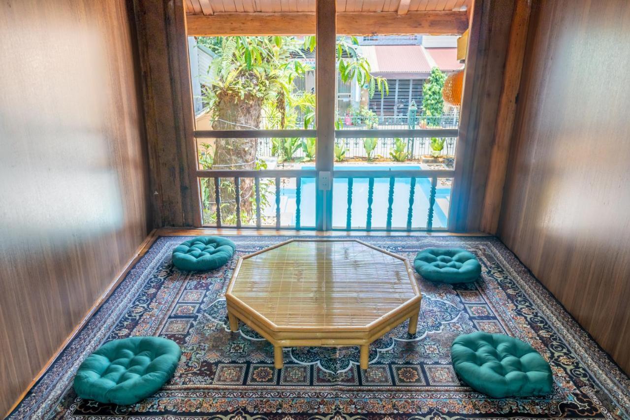 Odyssey Hostel, Tours & Motorbikes Rental Ha Giang Buitenkant foto