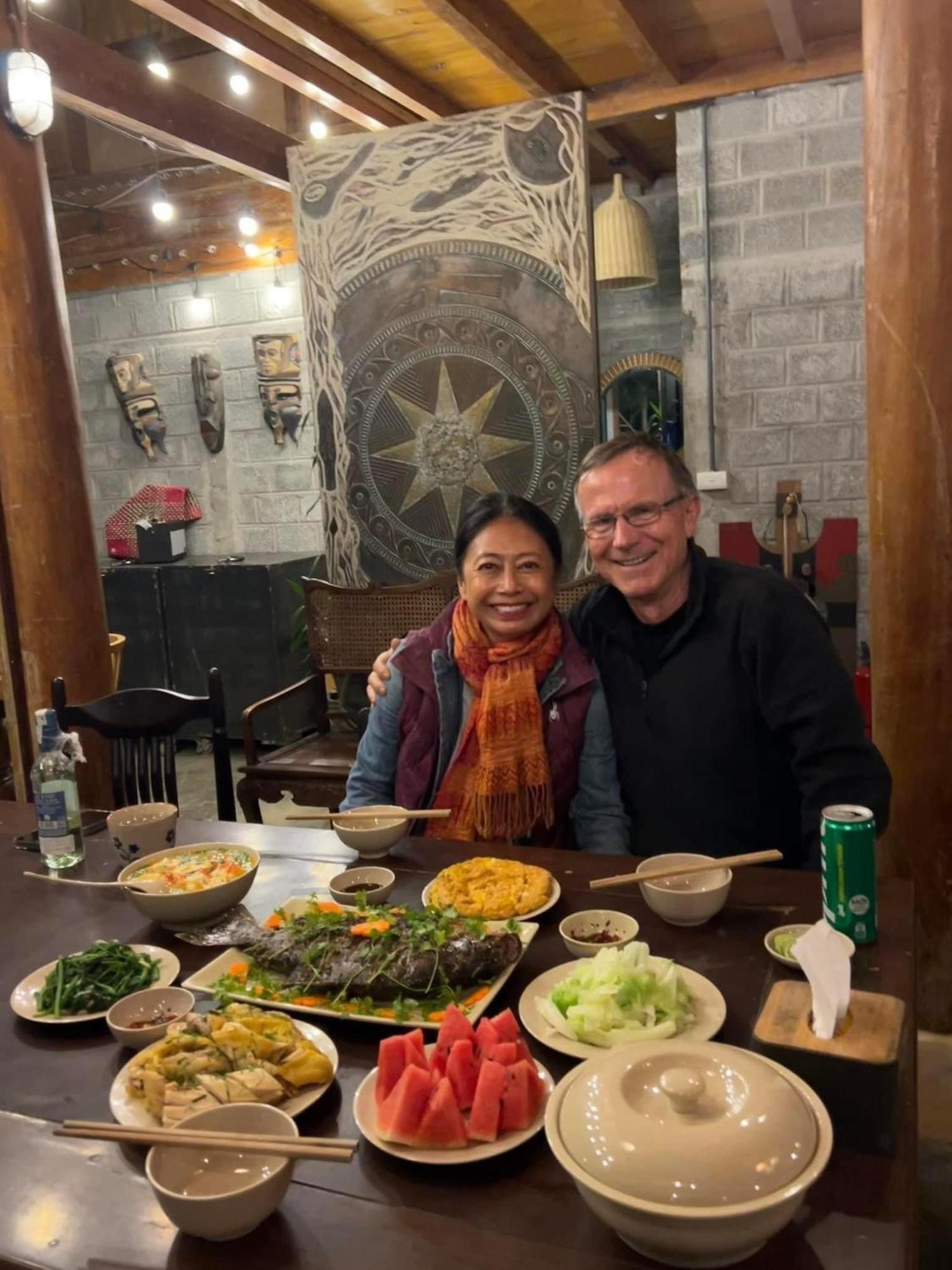 Odyssey Hostel, Tours & Motorbikes Rental Ha Giang Buitenkant foto