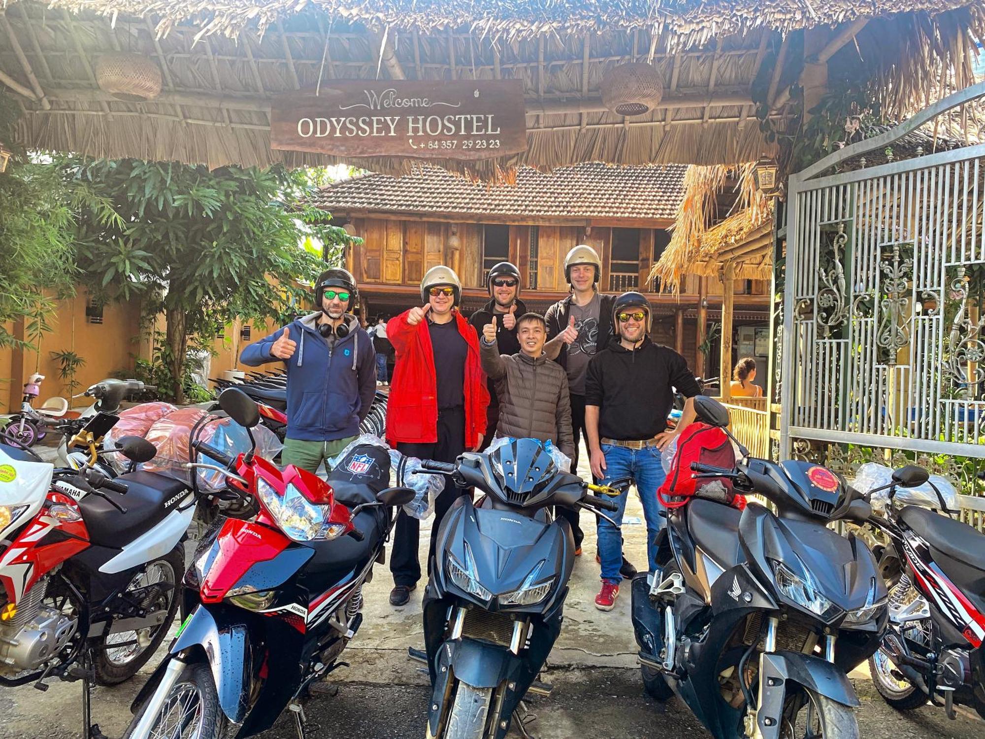 Odyssey Hostel, Tours & Motorbikes Rental Ha Giang Buitenkant foto