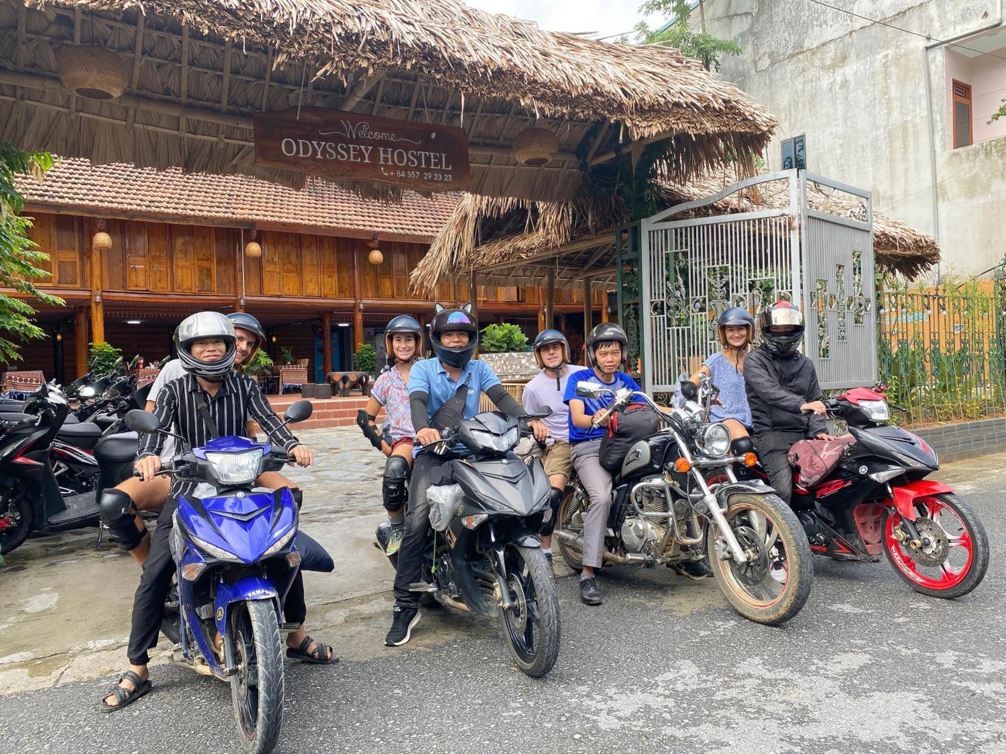 Odyssey Hostel, Tours & Motorbikes Rental Ha Giang Buitenkant foto