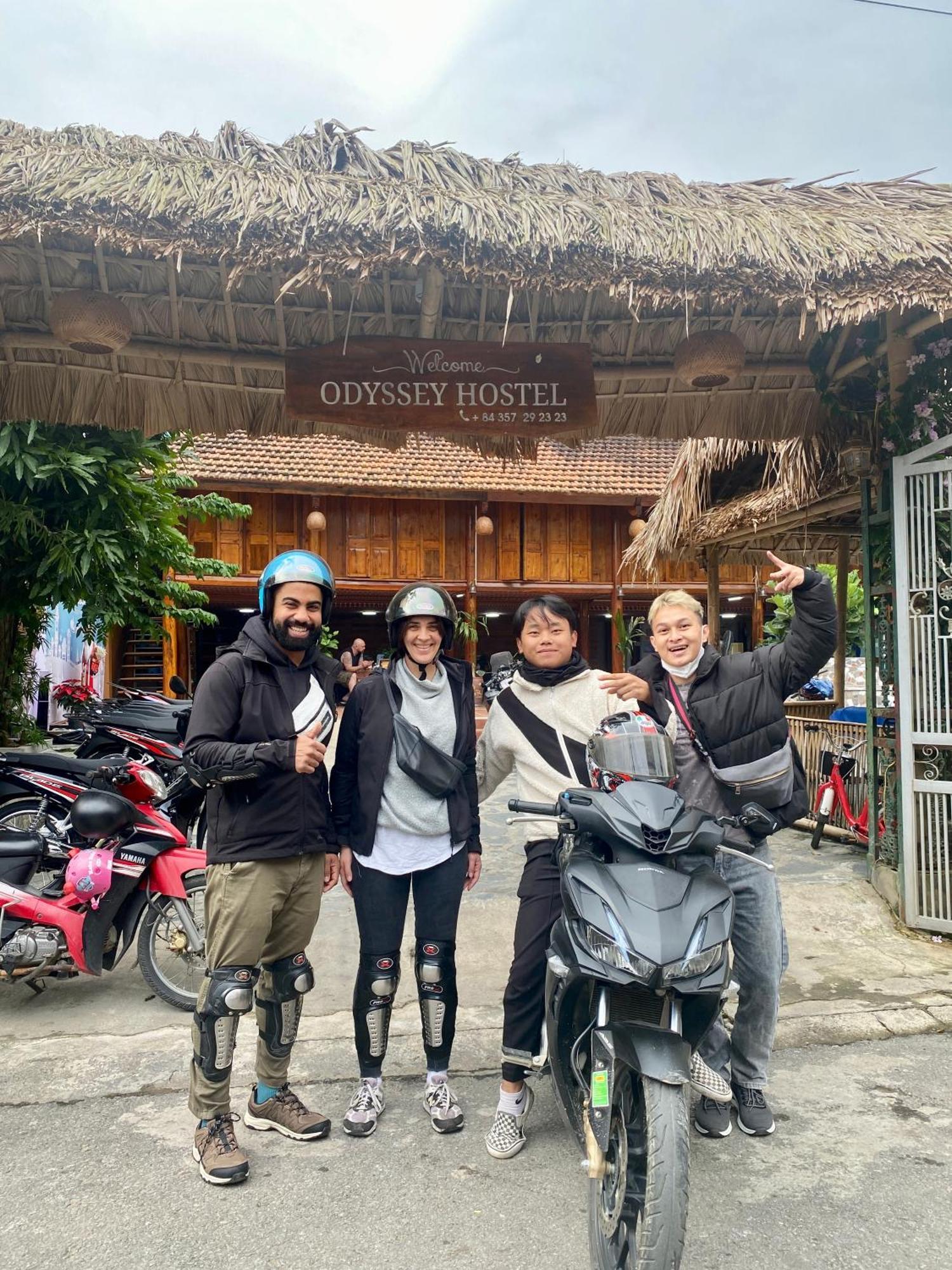 Odyssey Hostel, Tours & Motorbikes Rental Ha Giang Buitenkant foto