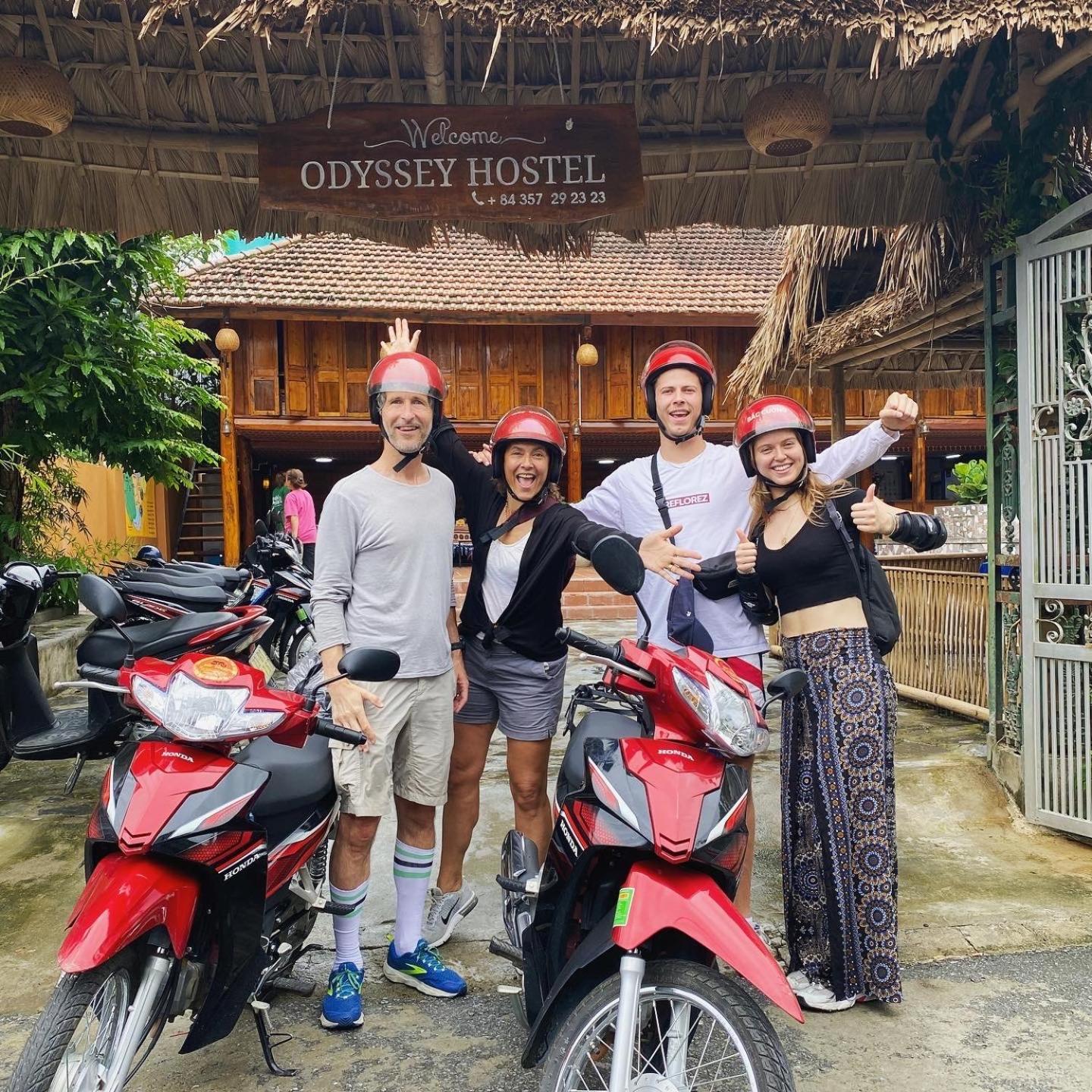 Odyssey Hostel, Tours & Motorbikes Rental Ha Giang Buitenkant foto