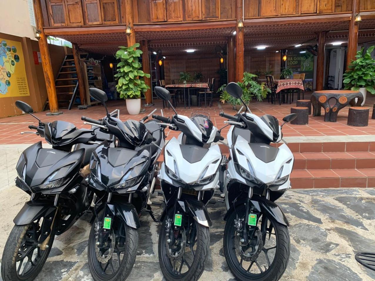 Odyssey Hostel, Tours & Motorbikes Rental Ha Giang Buitenkant foto