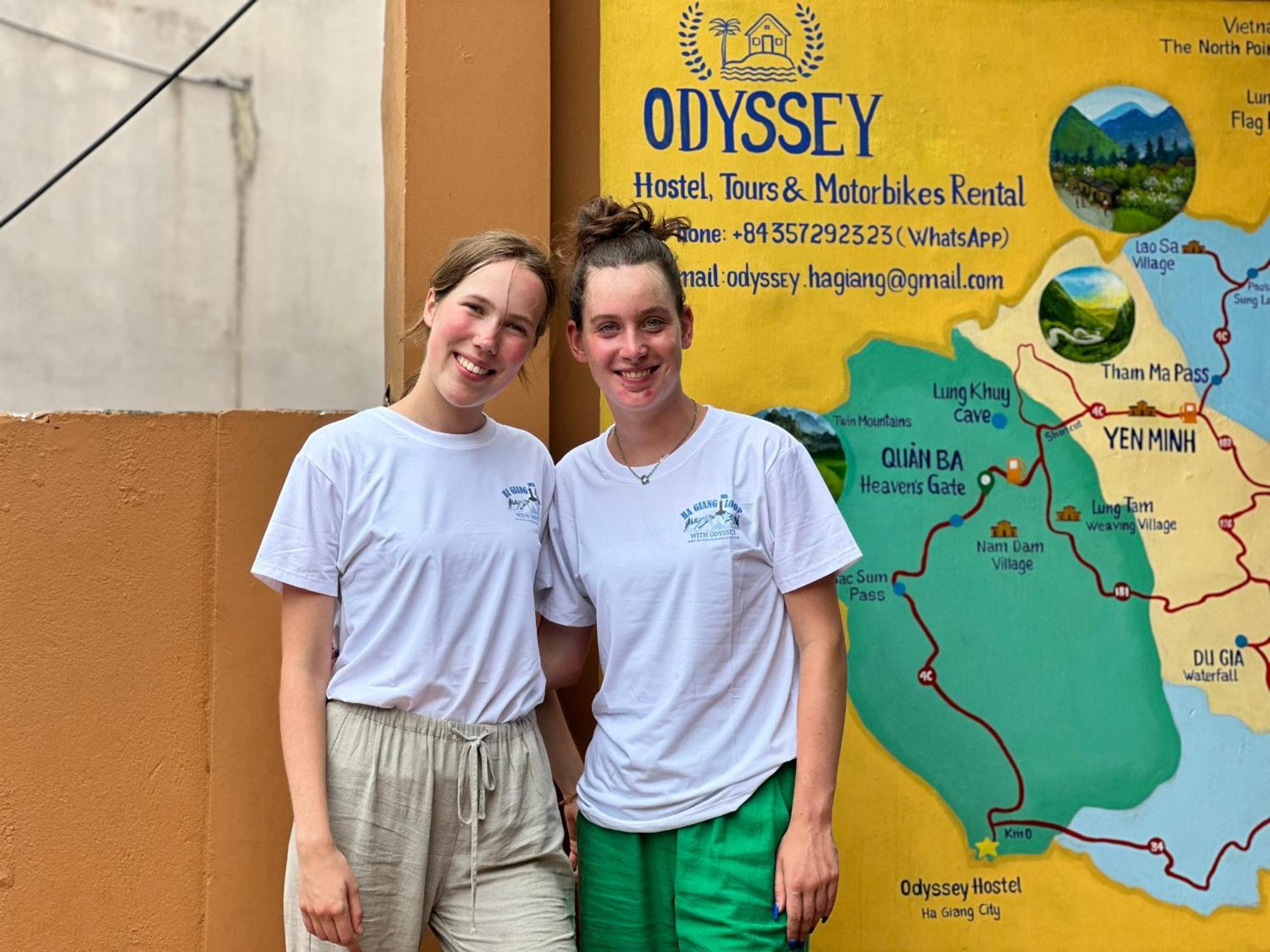 Odyssey Hostel, Tours & Motorbikes Rental Ha Giang Buitenkant foto