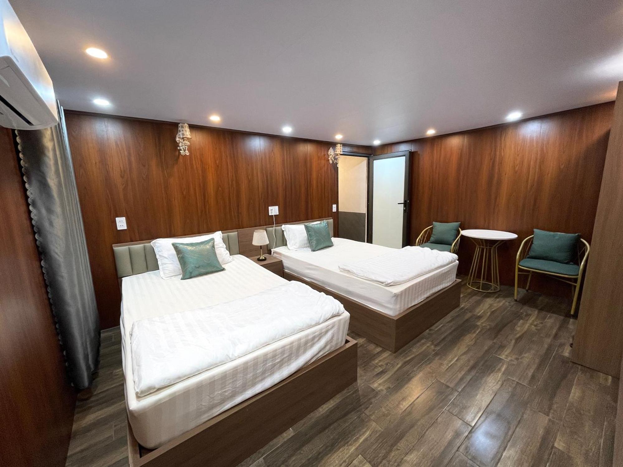 Odyssey Hostel, Tours & Motorbikes Rental Ha Giang Buitenkant foto