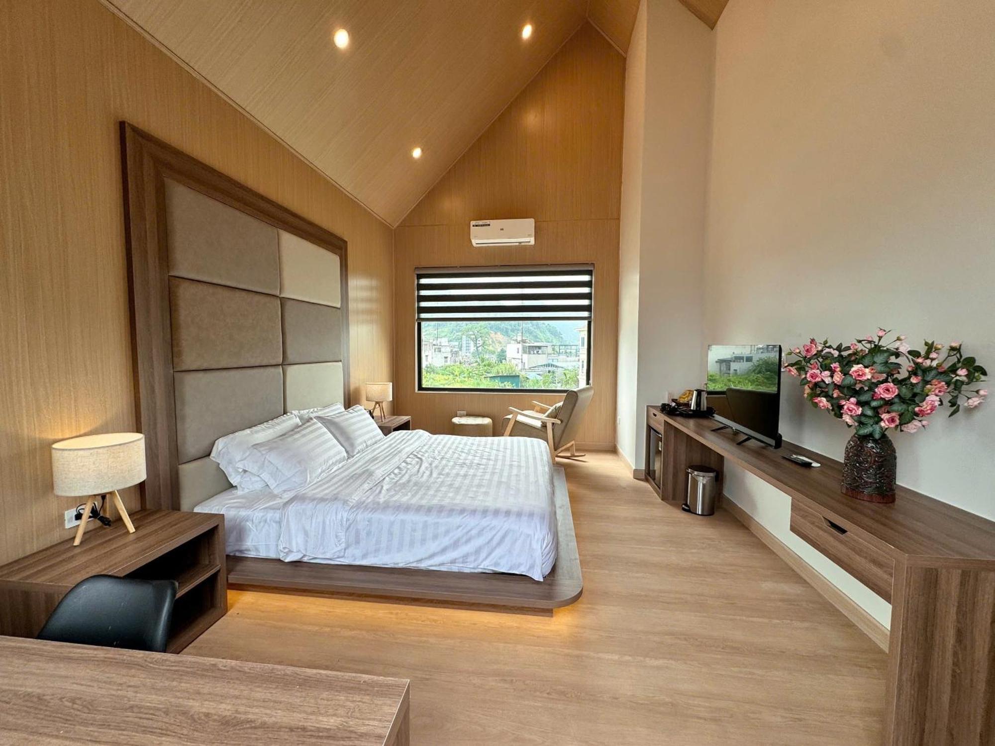 Odyssey Hostel, Tours & Motorbikes Rental Ha Giang Buitenkant foto
